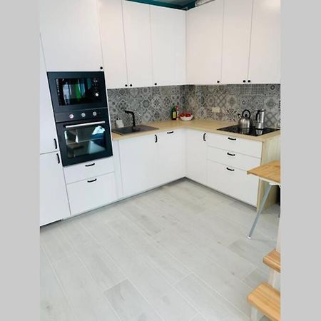 Uroczy Apartament Z Basenem I Kortem Tenisowym Поберово Екстериор снимка