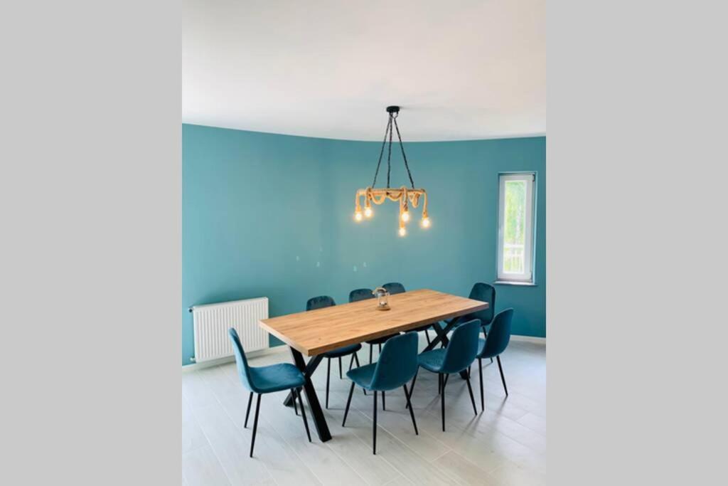 Uroczy Apartament Z Basenem I Kortem Tenisowym Поберово Екстериор снимка