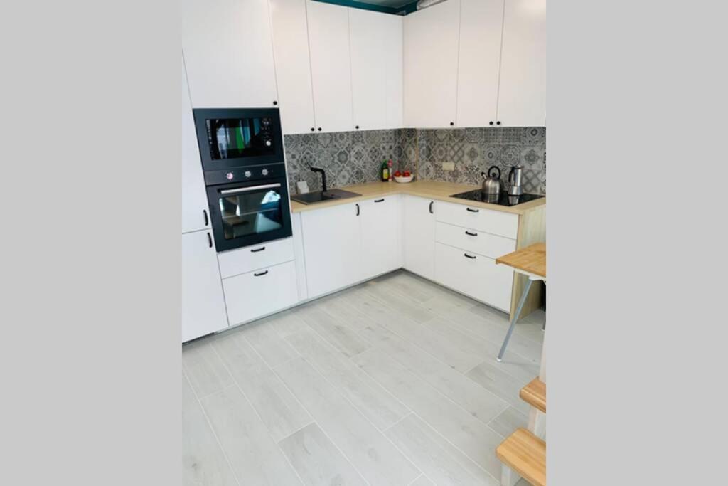 Uroczy Apartament Z Basenem I Kortem Tenisowym Поберово Екстериор снимка