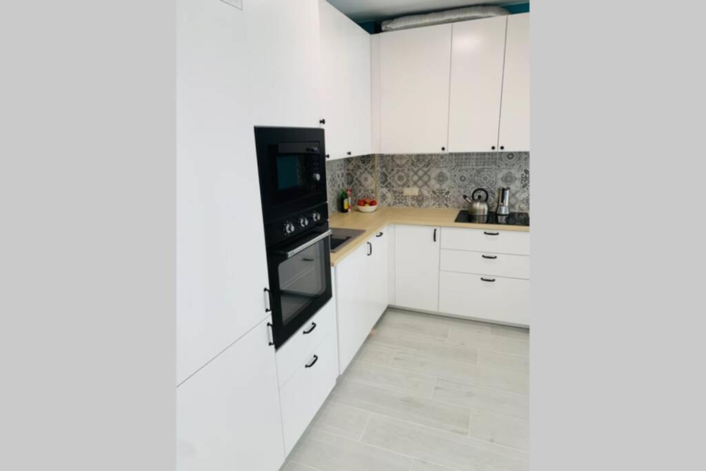 Uroczy Apartament Z Basenem I Kortem Tenisowym Поберово Екстериор снимка
