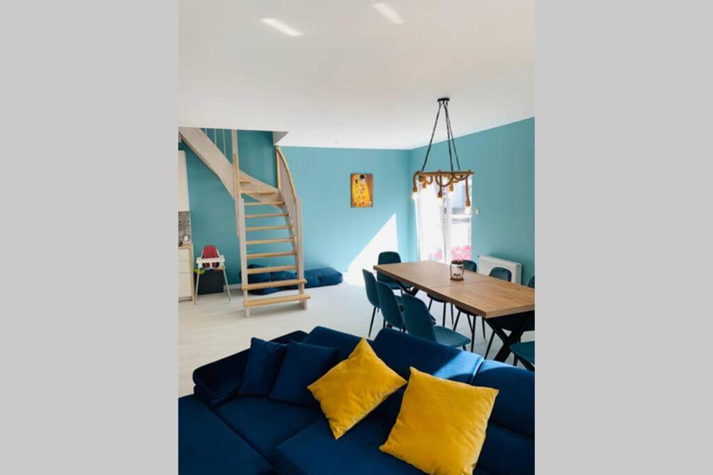 Uroczy Apartament Z Basenem I Kortem Tenisowym Поберово Екстериор снимка