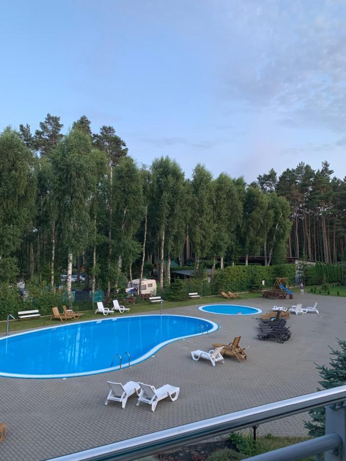 Uroczy Apartament Z Basenem I Kortem Tenisowym Поберово Екстериор снимка